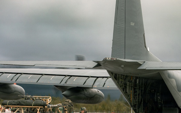 Swedish and U.S. Allies conduct exfiltration exercises during ASP 26