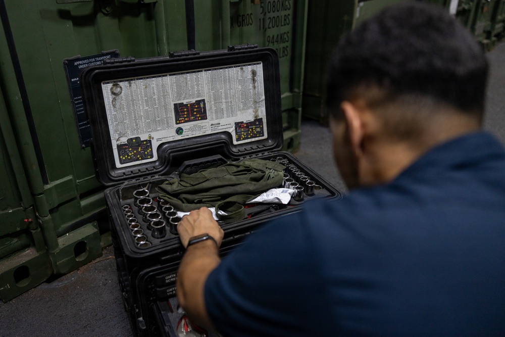 22nd MEU(SOC) | CLB 26 Marines Conduct JLTV Maintenance