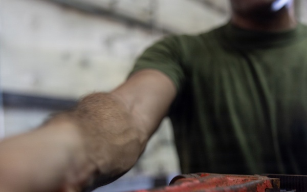22nd MEU(SOC) | CLB 26 Marines Conduct JLTV Maintenance