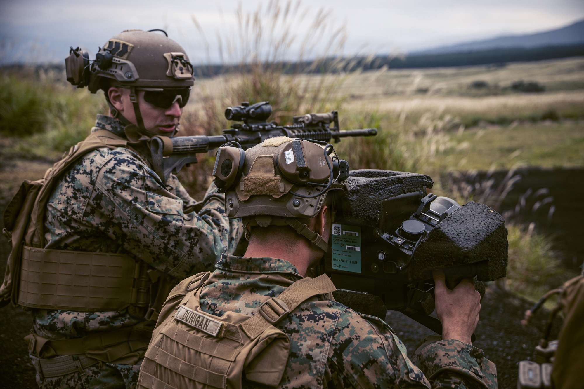 A US Marine confirms targets through an FGM-148 Javelin Command Launch Unit during live-fire training at Camp Fuji, Japan.