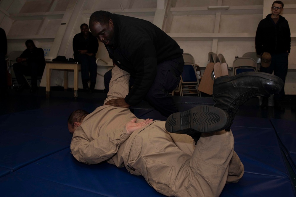 Kearsarge Conducts in Security Training Kearsarge Conducts in Security Training
