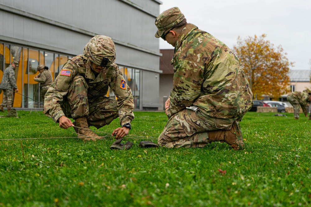 DVIDS - Images - 2-159 Attack Battalion Conducts Signal Warrior ...