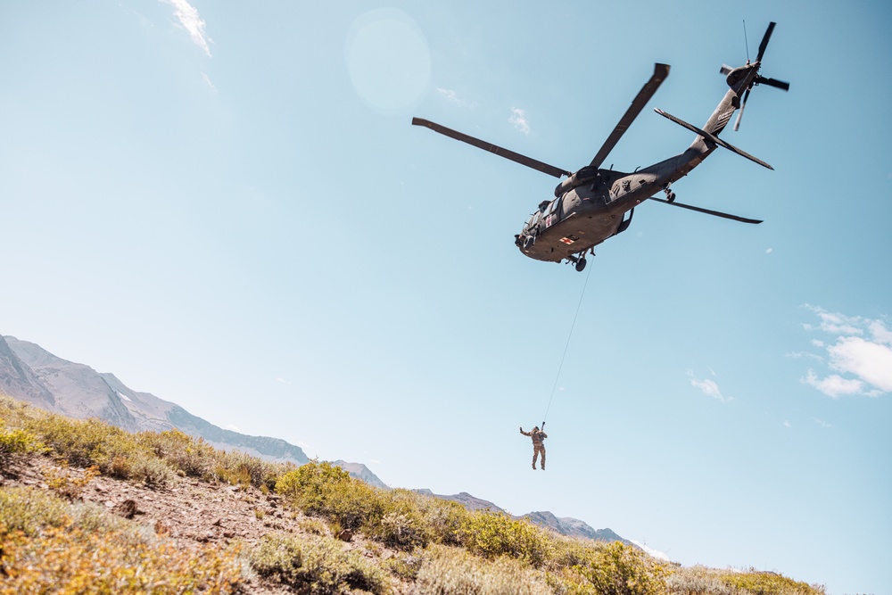 U.S. service members conduct CASEVAC during Mountain Medicine 3-25 final exercise