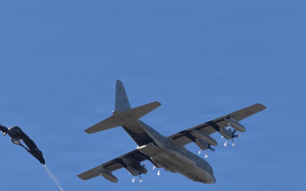 2nd Distribution Support Battalion and Marine Aerial Refueler Squadron (VMGR) 252 Conduct Airdrop Operations