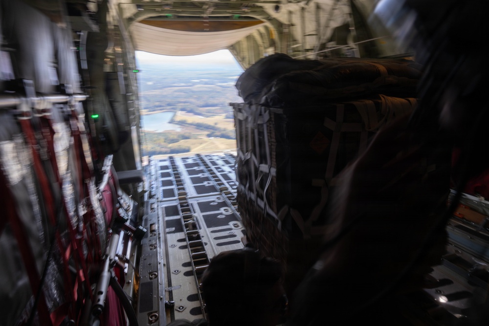 2nd Distribution Support Battalion and Marine Aerial Refueler Squadron (VMGR) 252 Conduct Airdrop Operations