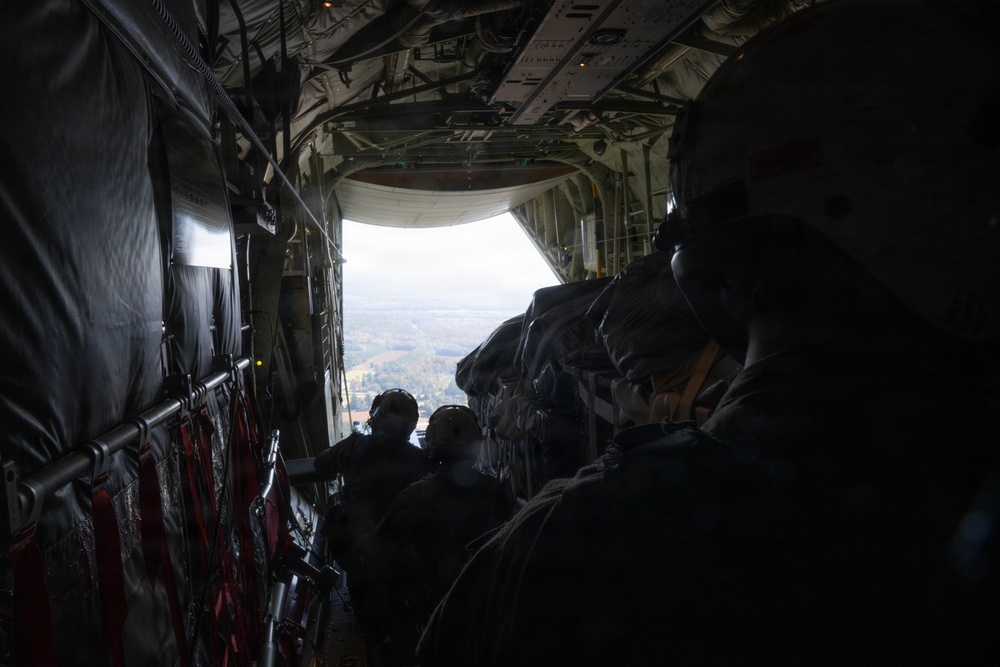 2nd Distribution Support Battalion and Marine Aerial Refueler Squadron (VMGR) 252 Conduct Airdrop Operations