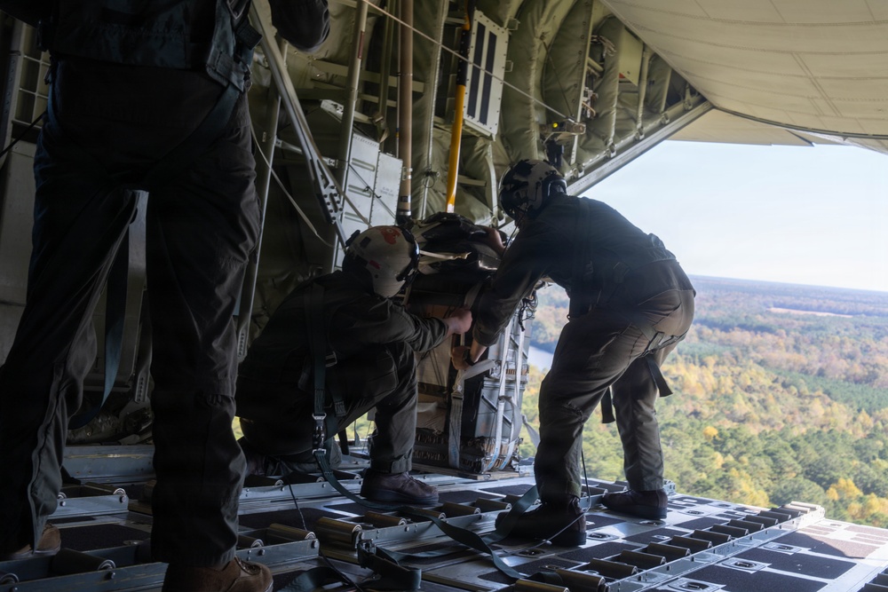 2nd Distribution Support Battalion and Marine Aerial Refueler Squadron (VMGR) 252 Conduct Airdrop Operations