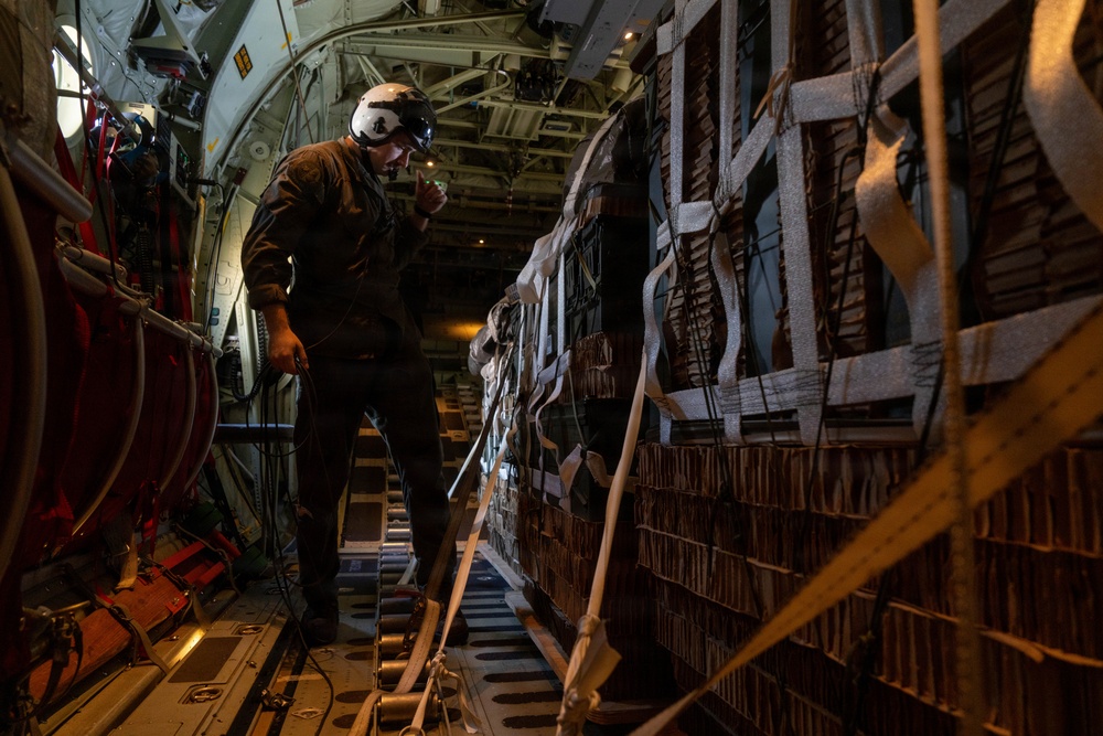 2nd Distribution Support Battalion and Marine Aerial Refueler Squadron (VMGR) 252 Conduct Airdrop Operations