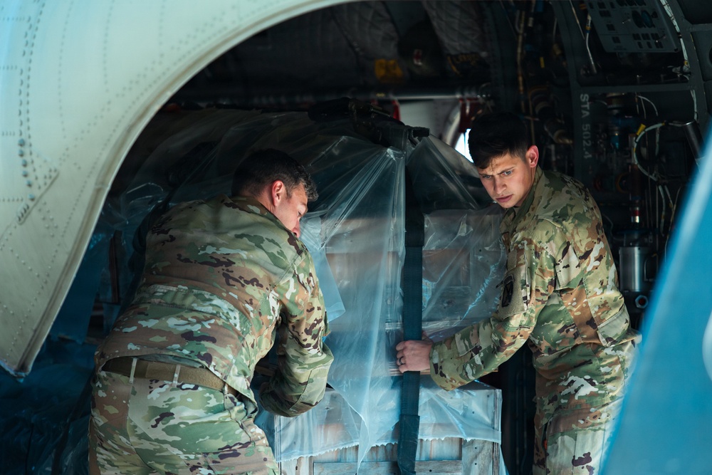 Army Chinooks excel in delivering excess to DLA