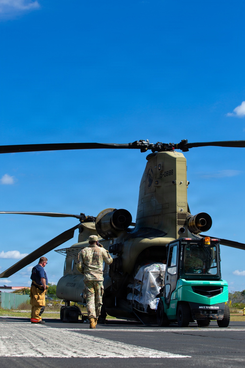 Army Chinooks excel in delivering excess to DLA