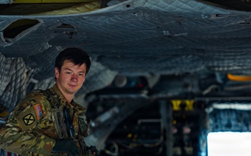 Army Chinooks excel in delivering excess to DLA