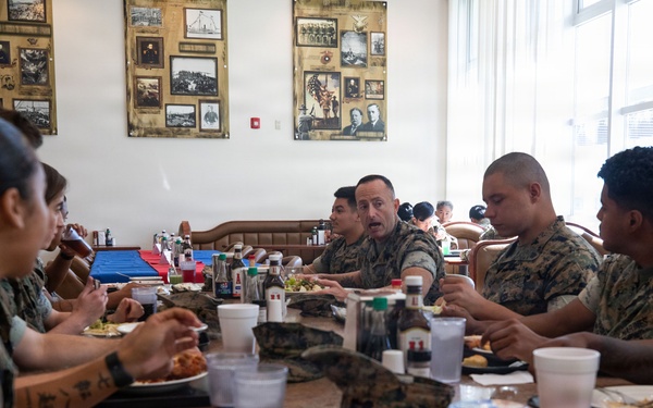 Commanding General recognize Marines during visit to MCAS Iwakuni