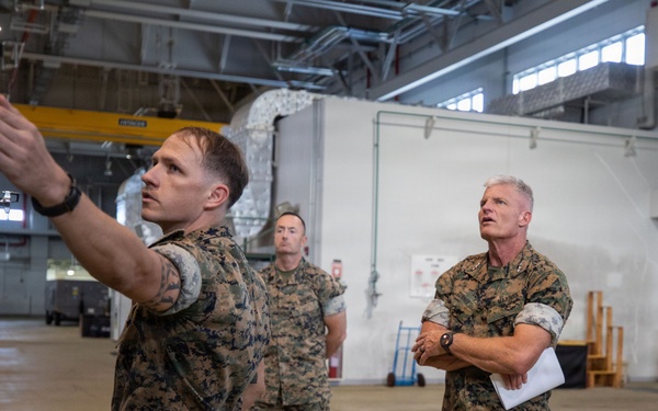 Commanding General recognize Marines during visit to MCAS Iwakuni