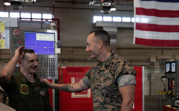 Commanding General recognize Marines during visit to MCAS Iwakuni