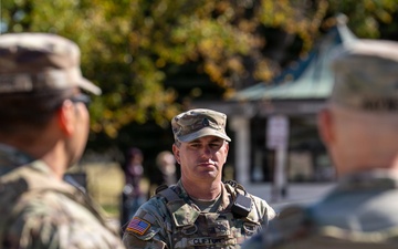 Soldiers provide a presence patrol in the National Mall