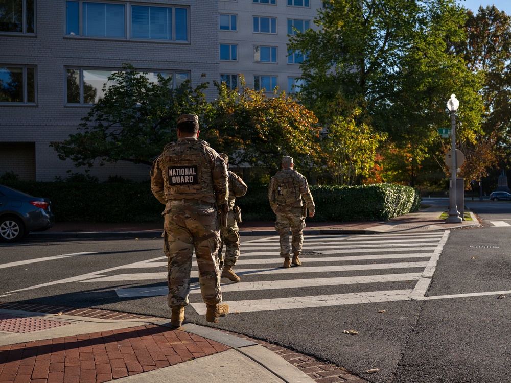 Soldiers provide a presence patrol in the National Mall Soldiers provide a presence patrol in the National Mall
