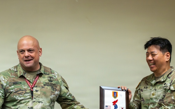 1st Signal Brigade Presents Plaque of Appreciation to Sgt. Shin Woo Kim Health Clinic