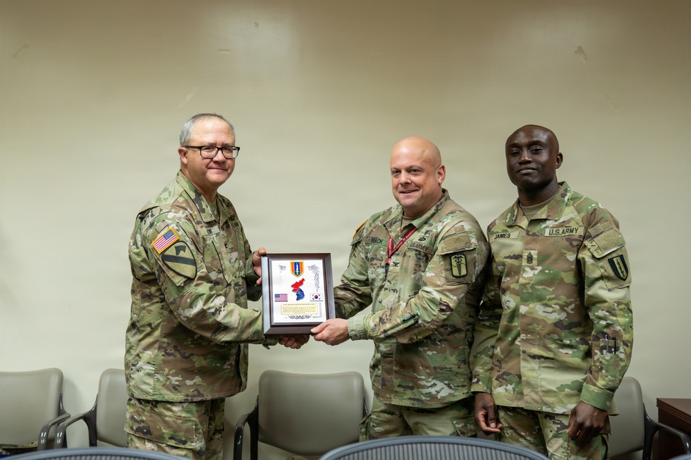 1st Signal Brigade Presents Plaque of Appreciation to Sgt. Shin Woo Kim Health Clinic