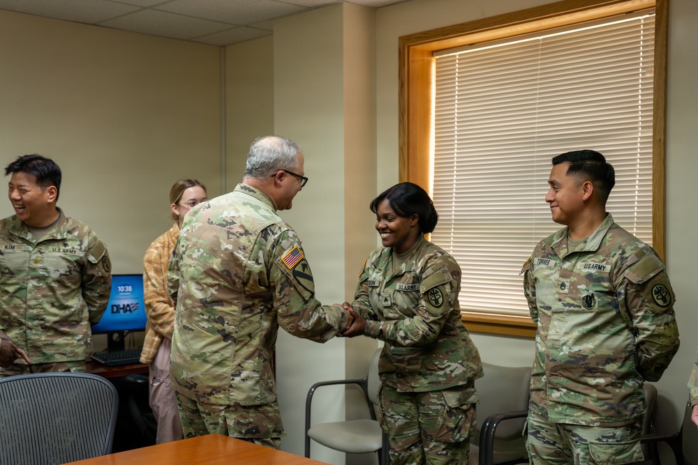 1st Signal Brigade Presents Plaque of Appreciation to Sgt. Shin Woo Kim Health Clinic