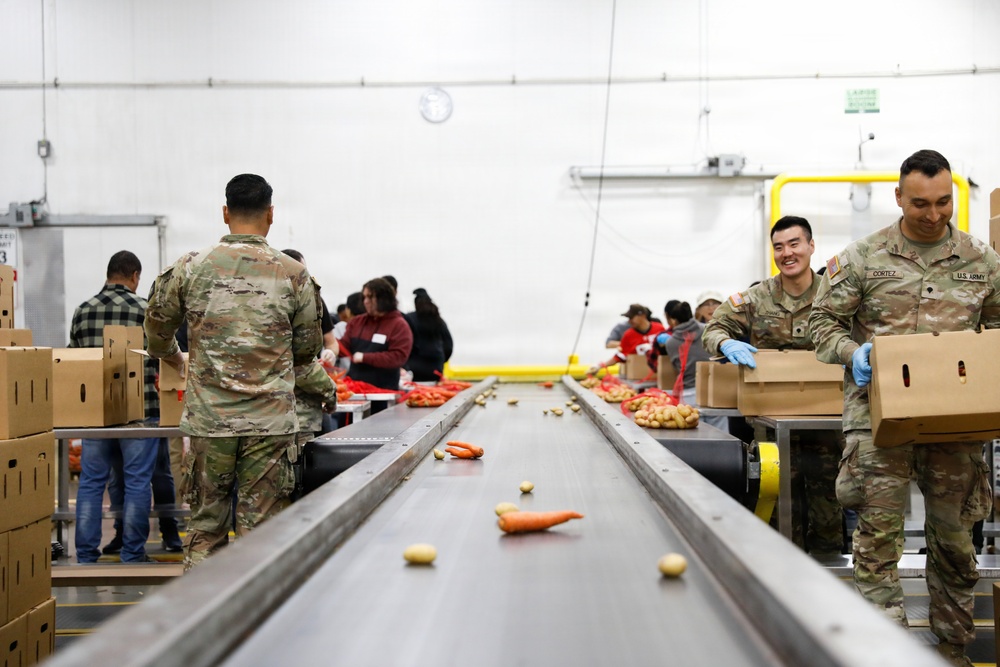 California National Guard Soldiers Support Food Bank Operations at the Los Angeles Regional Food Bank California National Guard Soldiers Support Food Bank Operations at the Los Angeles Regional Food Bank