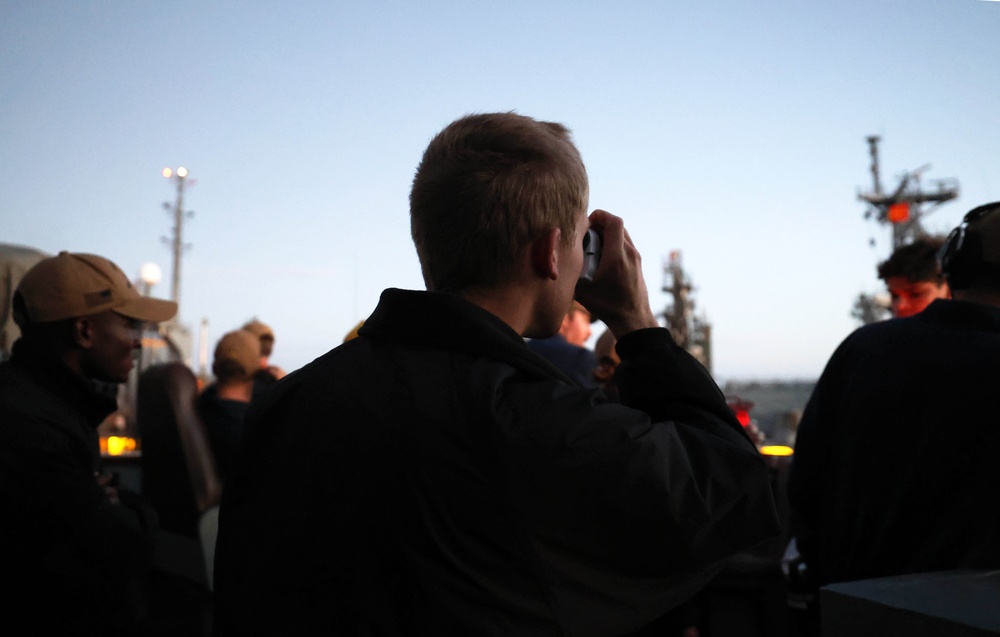 USS Roosevelt (DDG 80), USNS Supply (T-AOE 6) Conduct Replenishment-at-Sea