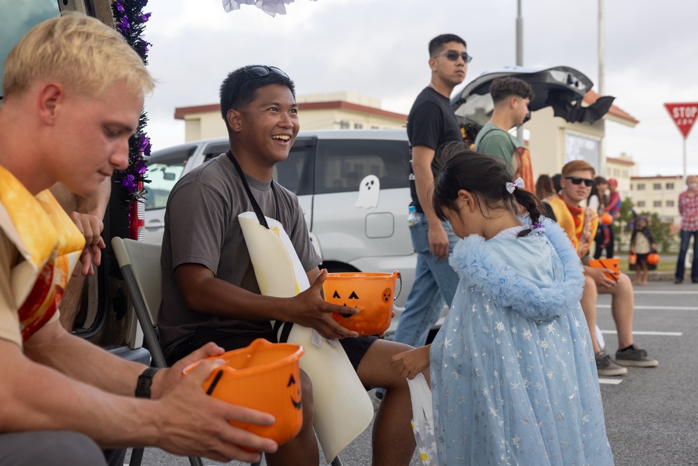 USO Okinawa, Camp Scwab host annual trunk or treat for local Japanese Residents