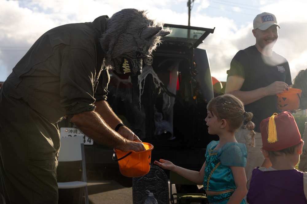USO Okinawa, Camp Scwab host annual trunk or treat for local Japanese Residents