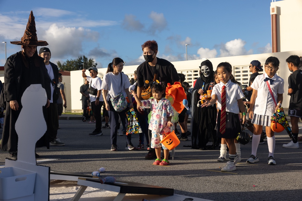 USO Okinawa, Camp Scwab host annual trunk or treat for local Japanese Residents