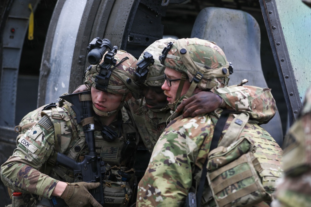 Downed Aircraft Recovery Team training during Combined Resolve Downed Aircraft Recovery Team training during Combined Resolve