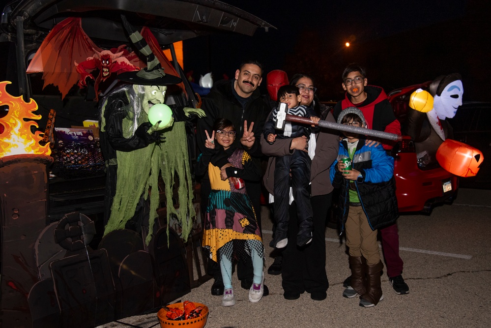 Surface Warfare Engineering Schools Command (SWESC) Great Lakes Hosts Trunk or Treat Event