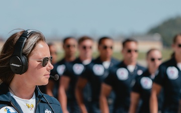 Thunderbirds Perform at the Andrews Air and Space Expo