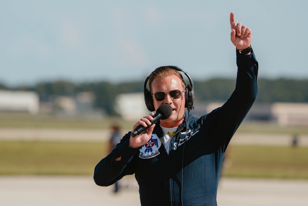 Thunderbirds Perform at the Andrews Air and Space Expo Thunderbirds Perform at the Andrews Air and Space Expo