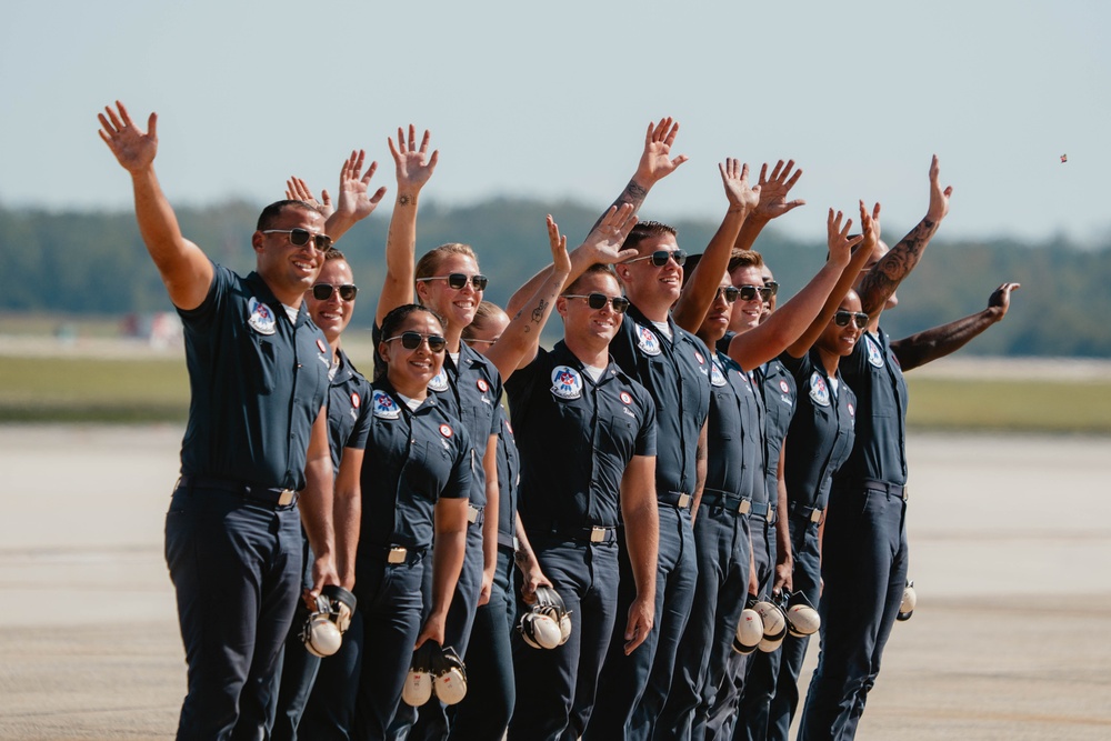 Thunderbirds Perform at the Andrews Air and Space Expo Thunderbirds Perform at the Andrews Air and Space Expo