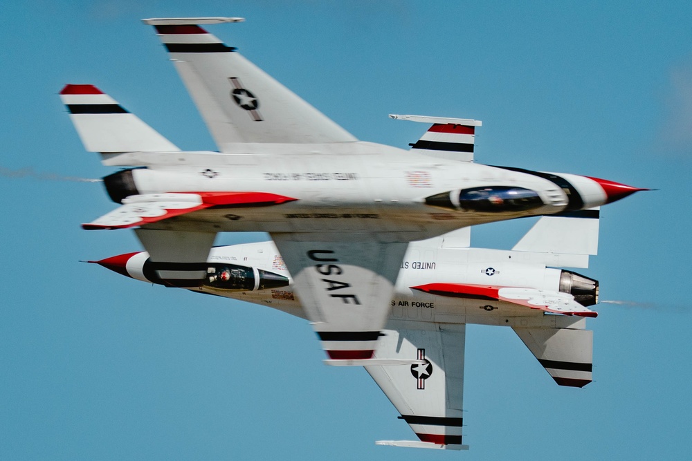 Thunderbirds Perform at the Andrews Air and Space Expo Thunderbirds Perform at the Andrews Air and Space Expo