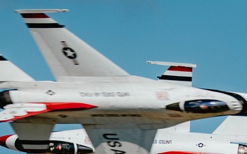 Thunderbirds Perform at the Andrews Air and Space Expo