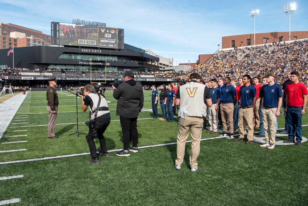 Adjutant General Swears in Applicants Adjutant General Swears in Applicants