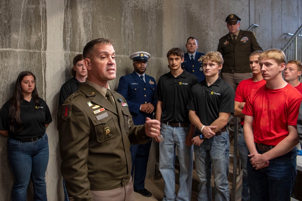 Adjutant General Speaks with Future Service Members Adjutant General Speaks with Future Service Members