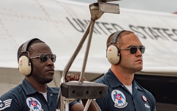 Thunderbirds Perform at the Great Colorado Air Show
