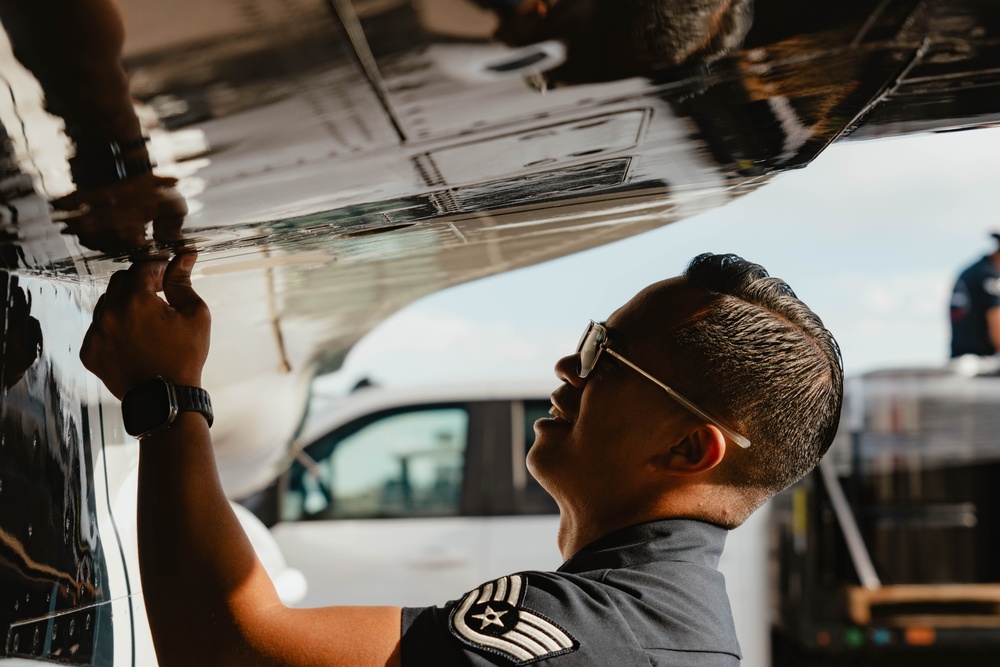 Thunderbirds Perform at the Great Colorado Air Show Thunderbirds Perform at the Great Colorado Air Show