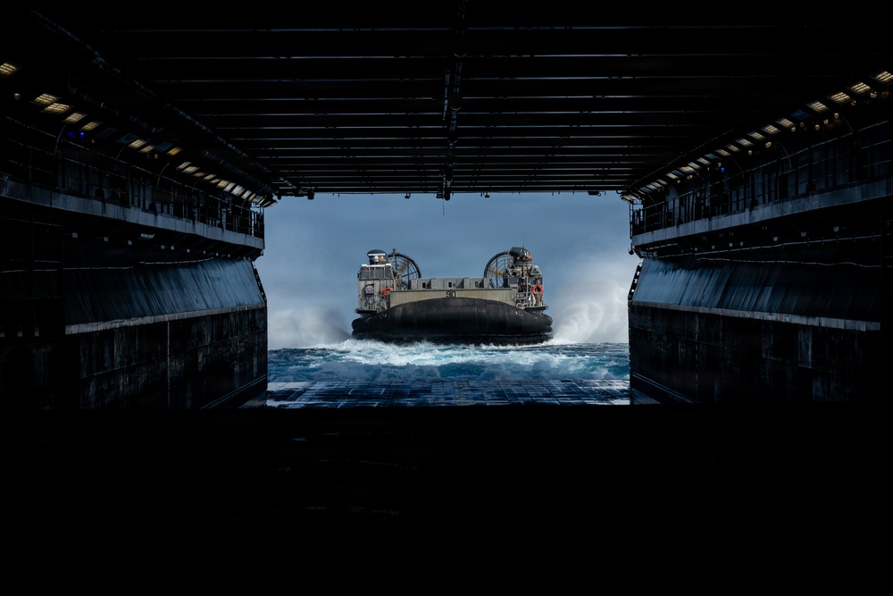 Spray and Steel: CLB-13 conducts LCAC Operations