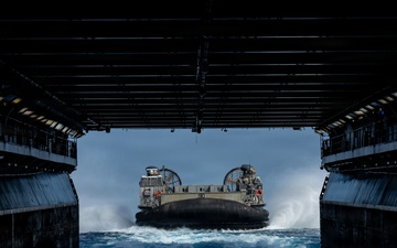 Spray and Steel: CLB-13 conducts LCAC Operations