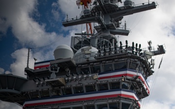 President of the United States Visits USS George Washington