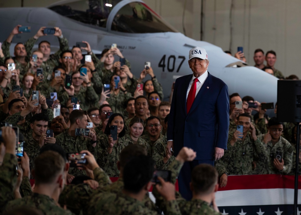 President of the United States visits USS George Washington President of the United States visits USS George Washington