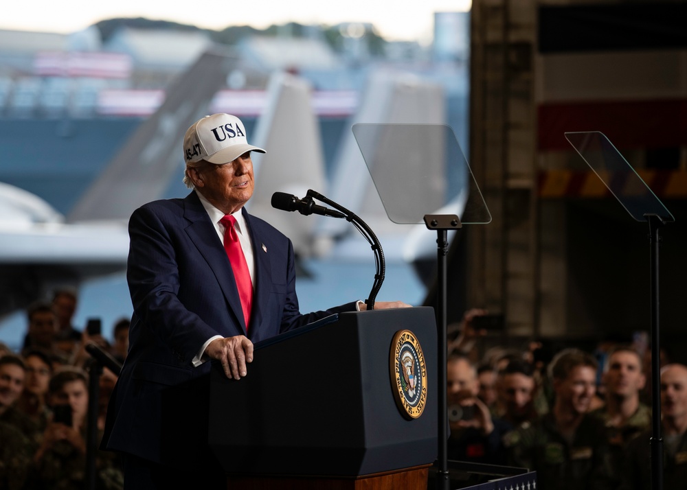 President of the United States visits USS George Washington President of the United States visits USS George Washington