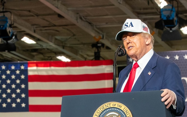 President of the United States visits USS George Washington