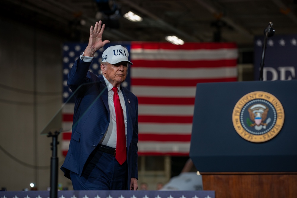 President of the United States visits USS George Washington President of the United States visits USS George Washington