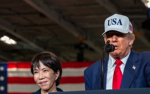 President of the United States visits USS George Washington