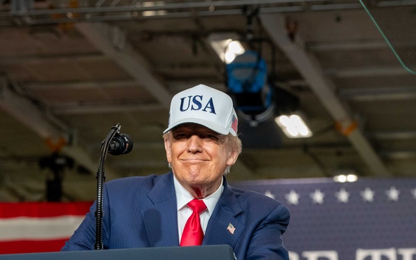 President of the United States visits USS George Washington