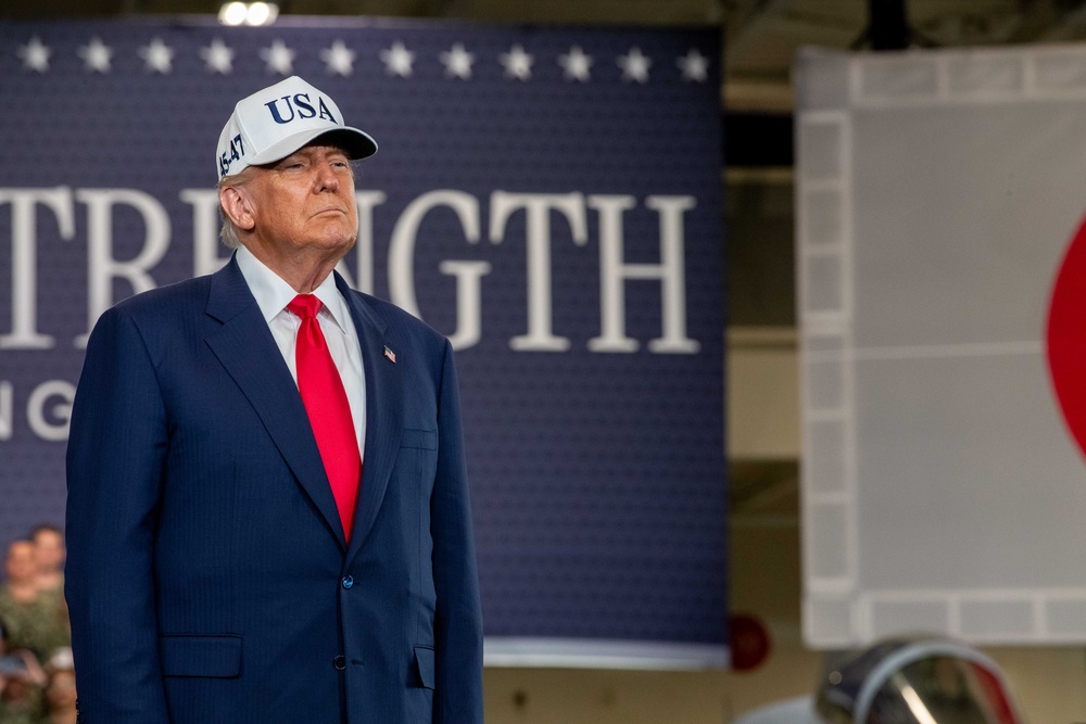 President of the United States visits USS George Washington President of the United States visits USS George Washington