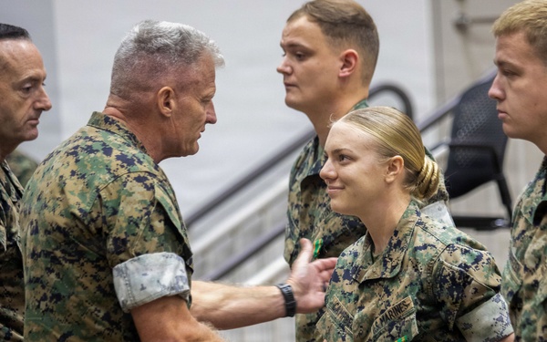 Commanding General recognize Marines during visit to MCAS Iwakuni